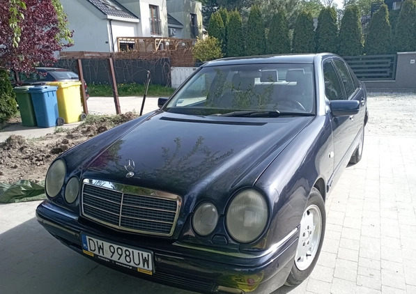 Mercedes-Benz Klasa E cena 14900 przebieg: 248000, rok produkcji 1998 z Ustka małe 79